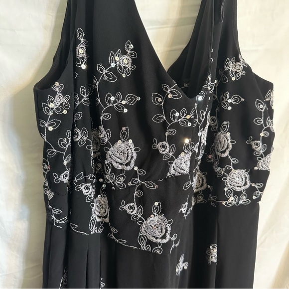 R & M Richards Woman Dress - Picture 7 of 13